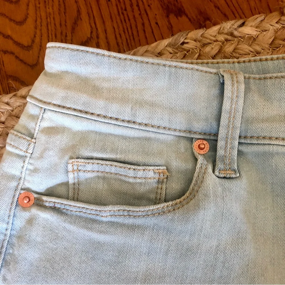 Light Wash High-Rise MIDI Jean Shorts 6/28 Button Fly by Universal Thread NEW